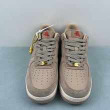 Cargar imagen en el visor de la galería, Air Force 1 07 Low Brown Gold Red XP9688-762
