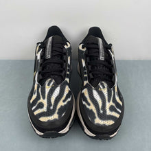 Cargar imagen en el visor de la galería, Pegasus Premium Zebra Black Metallic Gold IQ0368-010
