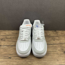 Cargar imagen en el visor de la galería, NBA x Air Force 1 07 Low White Gray Red AA6902-201
