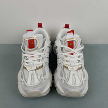 Cargar imagen en el visor de la galería, Adidas XLG Runner Deluxe Off White Wonder White Gold Metallic JQ2973
