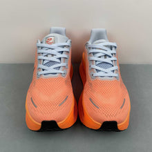 Cargar imagen en el visor de la galería, Nike Vomero Premium Orange FN8453-018
