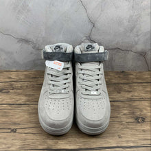 Cargar imagen en el visor de la galería, Air Force 1 07 Mid Classic Dark Gray 807618-200
