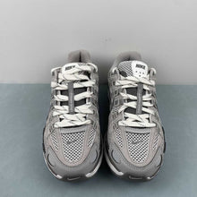 Cargar imagen en el visor de la galería, Nike P-6000 Light Iron Ore Metallic Silver Photon Dust Flat Pewter FN6837-012
