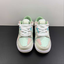 Cargar imagen en el visor de la galería, SB Dunk Low Scrap Grey Haze Phantom Light Bone Oil Green DM0802-001

