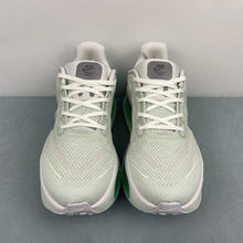 Cargar imagen en el visor de la galería, Nike Vomero Premium Barely Green HM5973-300
