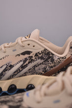 Cargar imagen en el visor de la galería, Air Max Dn8 Snakeskin Light Khaki HV8476-200
