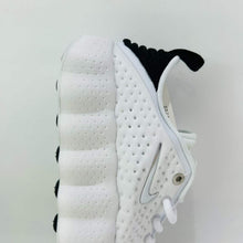 Cargar imagen en el visor de la galería, Nike Mind 002 White and Black Silver Hook HQ4308-004
