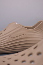 Cargar imagen en el visor de la galería, Nike ReactX Rejuven8 Desert Color Silver Hook HV5060-200
