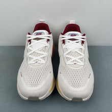 Cargar imagen en el visor de la galería, Nike Zoom Vomero 18 Year of the Horse IQ1131-120
