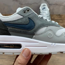 Cargar imagen en el visor de la galería, Air Max 1 City Pack London Smoke Grey Valerian Blue CV1639-001
