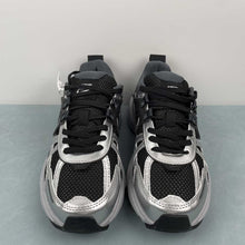 Cargar imagen en el visor de la galería, Nike V2k Run Black Metallic Silver-Anthracite FD0736-005
