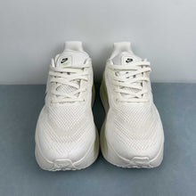 Cargar imagen en el visor de la galería, Nike Vomero Premium White Green FN8453-008
