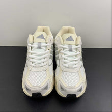 Cargar imagen en el visor de la galería, Adidas Response CL Chalk White GY2014
