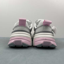 Cargar imagen en el visor de la galería, Nike V2k Run Pink Foam HQ4046-001
