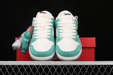 Cargar imagen en el visor de la galería, Kasina x SB Dunk Low Road Sign Neptune Green CZ6501-101
