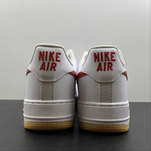 Cargar imagen en el visor de la galería, Air Force 1 07 Low Color of the Month University Red Gum DJ3911-102
