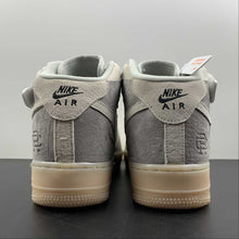 Cargar imagen en el visor de la galería, Air Force 1 07 Mid x Reigning Champ White Gray Black 807618-300
