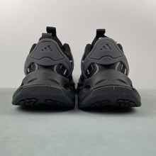 Cargar imagen en el visor de la galería, Adidas XLG Runner Deluxe Black Grey JR3086
