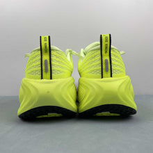 Cargar imagen en el visor de la galería, Nike Zoom Vomero PLUS White fluorescent Green IM2038-038
