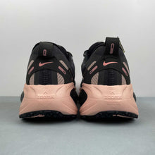 Cargar imagen en el visor de la galería, Nike Zoom Vomero 18 GTX Black Crimson Tint HQ7002-003

