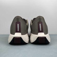 Cargar imagen en el visor de la galería, Nike ZoomX Pegasus PLUS Olive Grey Maroon FQ7262-005
