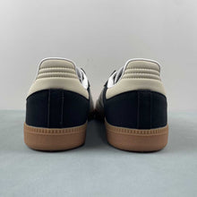 Cargar imagen en el visor de la galería, Adidas Samba OG Core Black Wonder White Metallic Silver IE5836
