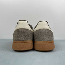 Cargar imagen en el visor de la galería, Adidas Handball Spezial Earth Strata Off White Gum IF6490
