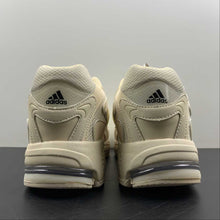Cargar imagen en el visor de la galería, Adidas Response CL Light Brown GX2505
