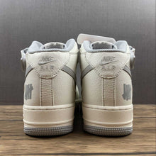 Cargar imagen en el visor de la galería, Undefeated x Air Force 1 07 Mid White Dark Grey AO6617-306
