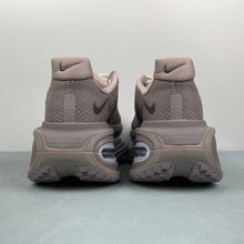 Cargar imagen en el visor de la galería, Nike Vomero Premium Lt Brown FN8453-033
