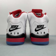 Cargar imagen en el visor de la galería, Air Jordan 5 Retro Fire Red Black Tongue HQ7978-101
