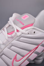 Cargar imagen en el visor de la galería, Shox TL 1308 Metallic Platinum White Pink Foam HV2520-001
