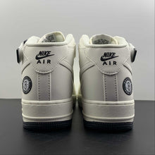 Cargar imagen en el visor de la galería, Air Force 1 07 Mid Brooklyn New York White Black NT2969-013
