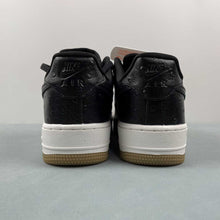 Cargar imagen en el visor de la galería, Air Force 1 07 Low Black Ostrich Gum DZ2708-002
