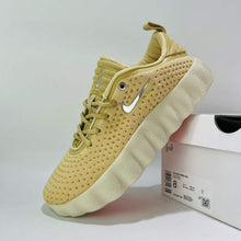 Cargar imagen en el visor de la galería, Nike Mind 002 Light Khaki White HQ4308-200
