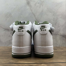 Cargar imagen en el visor de la galería, Air Force 1 07 Mid Retro White Dark Green 554724-088
