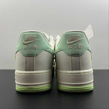 Cargar imagen en el visor de la galería, Air Force 1 07 Low Cream White Light Green Metallic Gold FB1839-555
