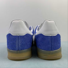 Cargar imagen en el visor de la galería, Adidas Gazelle Indoor Scarlet Blue Fusion Cloud White Gold Metallic HQ8717
