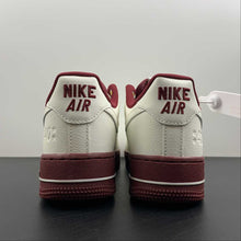 Cargar imagen en el visor de la galería, Air Force 1 07 Low 40th Anniversary Sail Team Red Metallic Gold DQ7582-100
