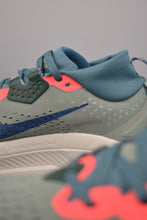 Cargar imagen en el visor de la galería, Nike ACG Zegama Lake Green Pink HV8113-300
