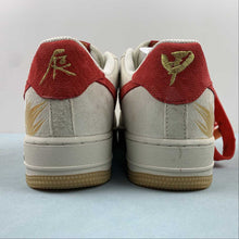 Cargar imagen en el visor de la galería, Air Force 1 07 Low Dragon Brown Red Metallic Gold LN6239-840
