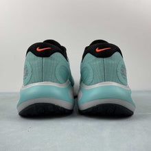 Cargar imagen en el visor de la galería, Nike Journey Run Green Frost Black Armoury Navy Pale Ivory FN0228-300
