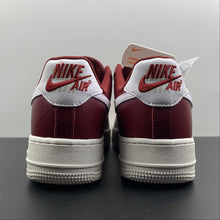 Cargar imagen en el visor de la galería, Air Force 1 07 Low Premium Logo History Team Red DZ5616-600
