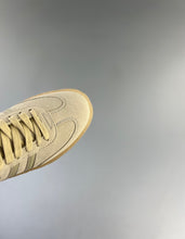 Cargar imagen en el visor de la galería, Adidas Samba 8th Street Clarks Kith Beige
