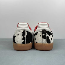 Cargar imagen en el visor de la galería, Adidas Samba OG Cow Print Aurora Coffee KI6956
