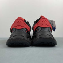 Cargar imagen en el visor de la galería, Adidas XLG Runner Deluxe Black Gold Metallic Red JQ2974
