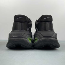 Cargar imagen en el visor de la galería, Nike Vomero Premium Black Volt HQ2050-001

