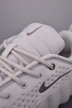 Cargar imagen en el visor de la galería, Nike Mind 002 Light Smoke Grey HQ4308-003
