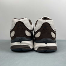 Cargar imagen en el visor de la galería, Nike P-6000 Phantom Baroque Brown Metallic Summit White Armory Navy HV8972-001
