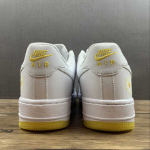 Cargar imagen en el visor de la galería, Air Force 1 07 Low White Yellow Metallic Gold CR6566-098
